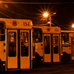 Zajezdnia autobusowa nocą - ul . Lwowska 199A